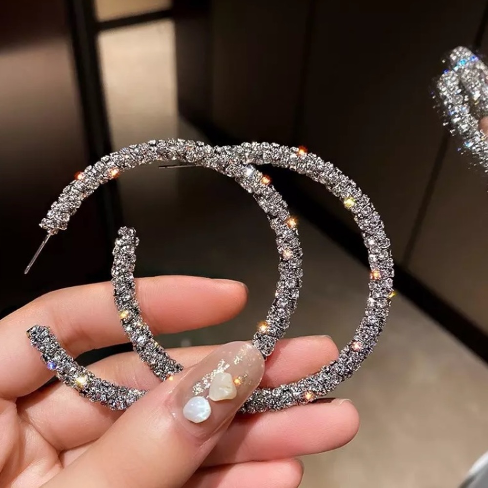 ๐ Rhinestone Crystal Big Hoop Earrings - Picture 3 of 6